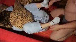 Папаша связал молодую приёмную дочь и поимел на диване